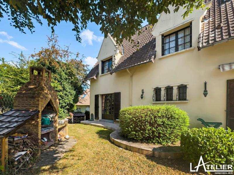 Maison - 181 m² - 7 pièces