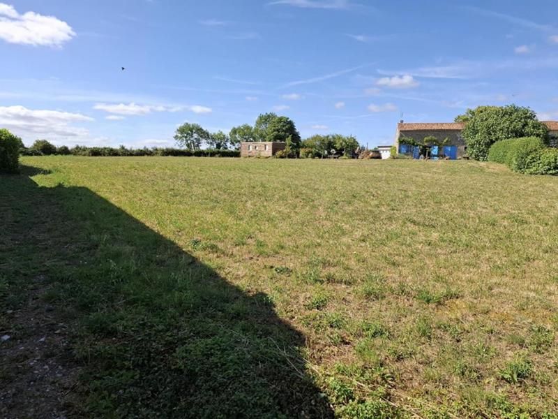 Terrain constructible - 1 700 m²