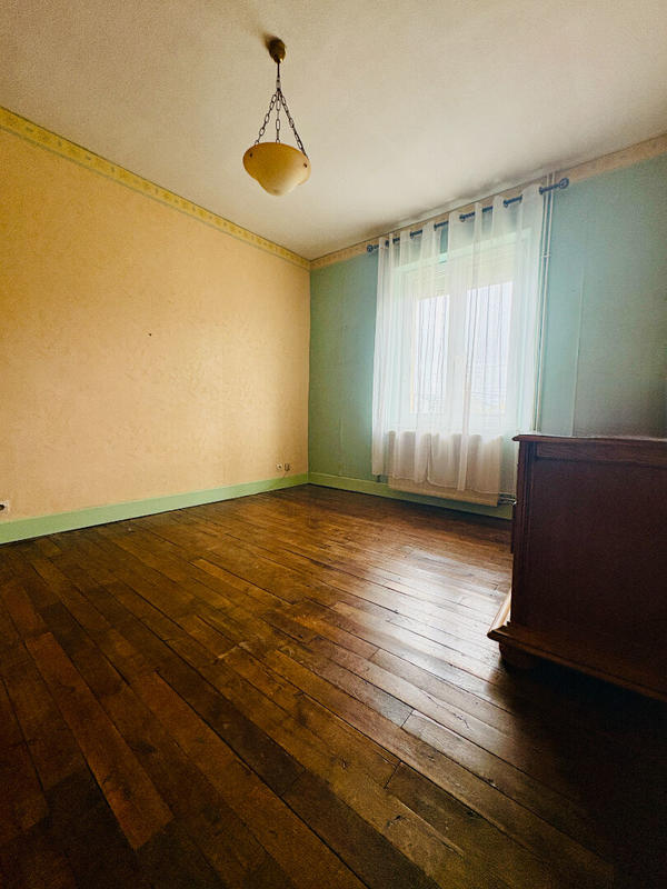 Maison - 93 m² - 5 pièces