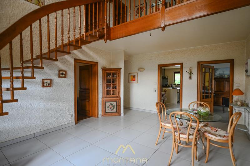 Maison - 230 m² - 7 pièces