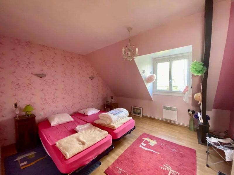 Maison - 239 m² - 8 pièces