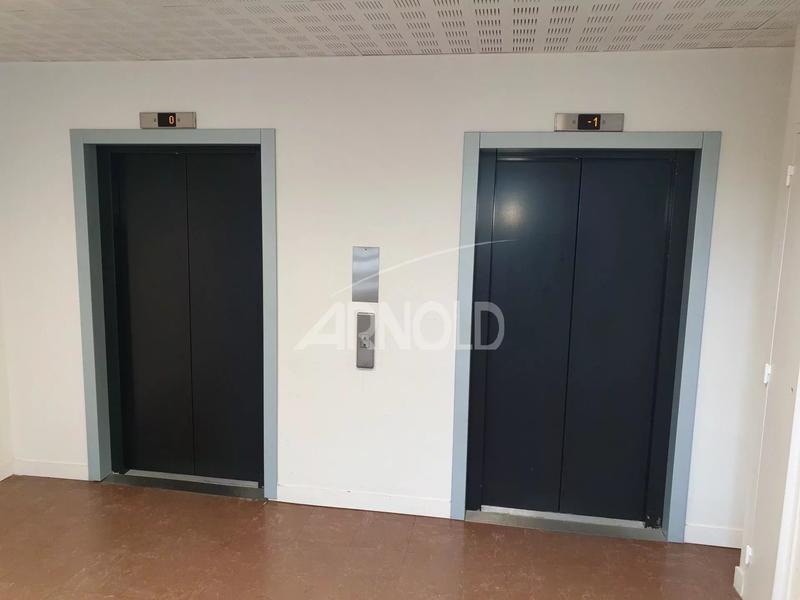 Bureau - 660 m² - 30 pièces