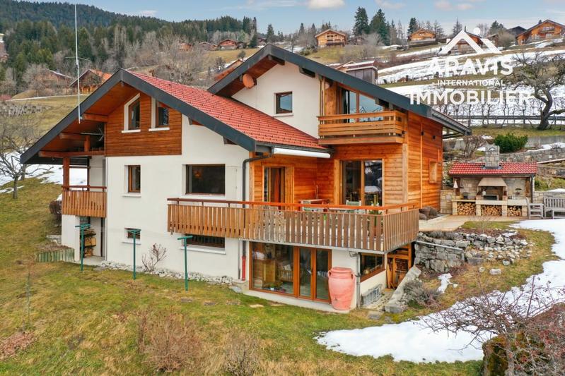 Propriété - 215 m² - 6 pièces