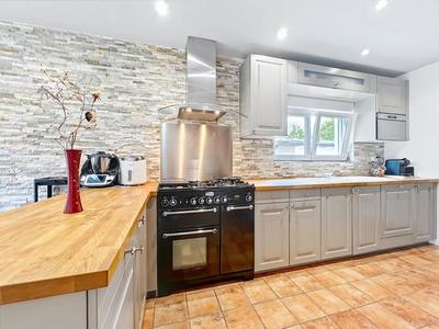 Maison - 143 m² - 6 pièces