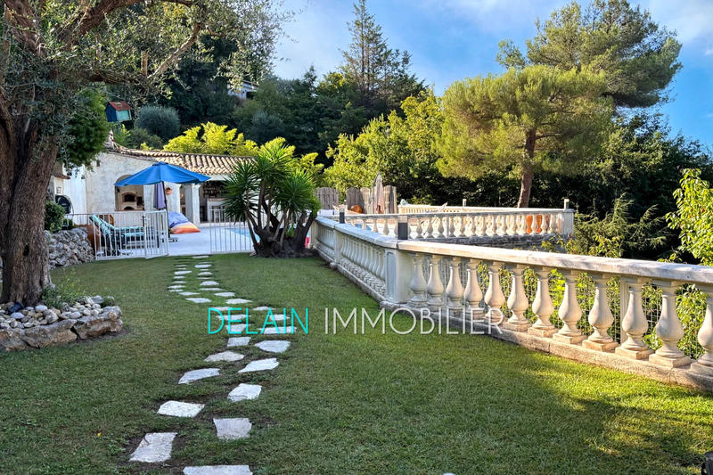 Maison - 275 m² - 8 pièces