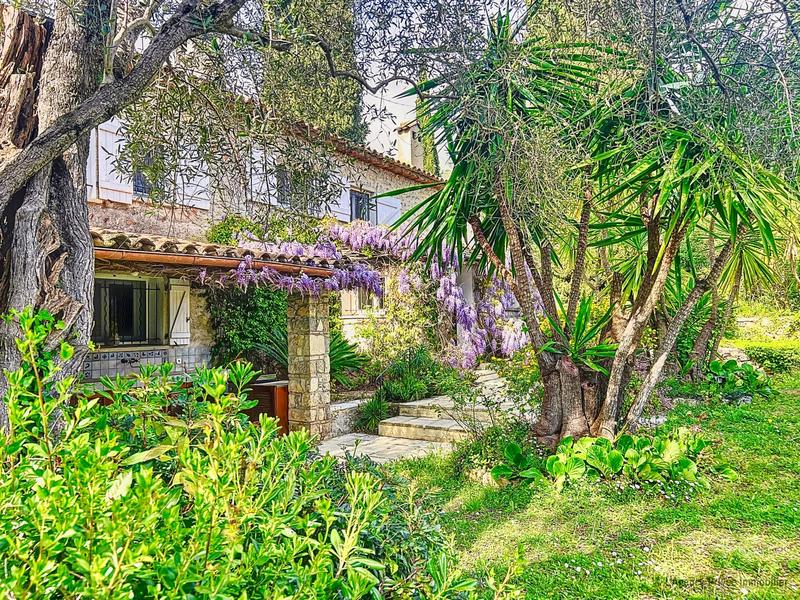 Maison - 210 m² - 8 pièces