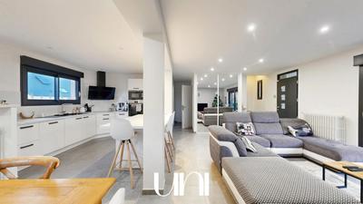 Maison - 208 m² - 9 pièces