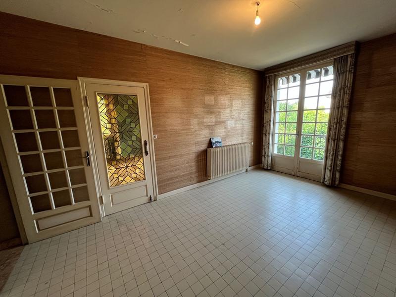 Maison traditionnelle - 256 m² - 9 pièces