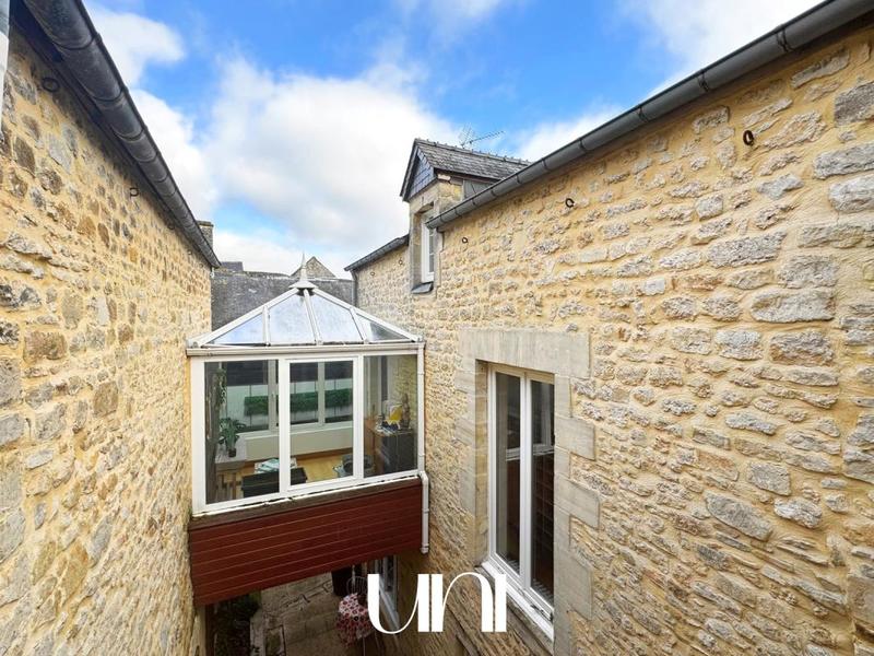 Propriété - 326 m² - 12 pièces