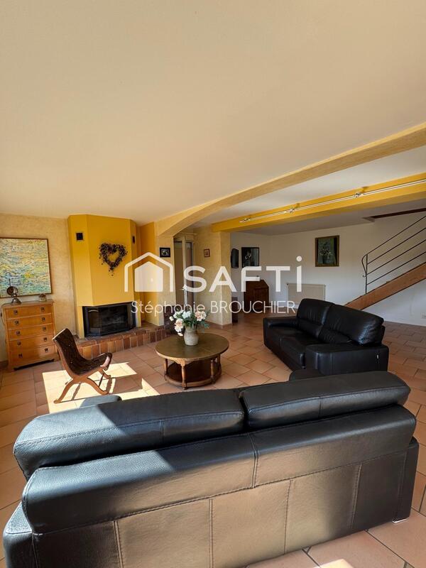 Maison - 226 m² - 8 pièces