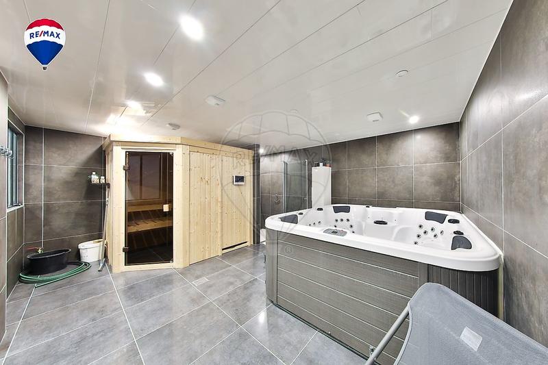 Maison - 348 m² - 7 pièces