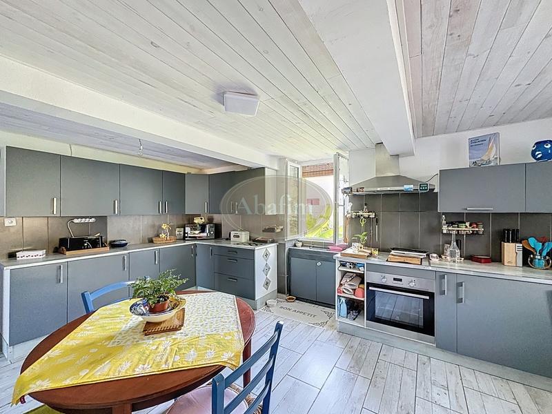 Maison - 350 m² - 12 pièces