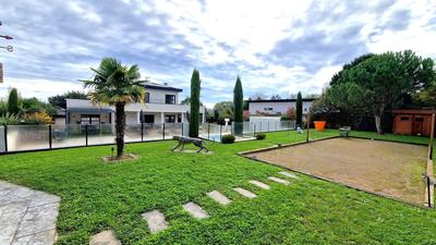 Propriété - 231 m² - 7 pièces