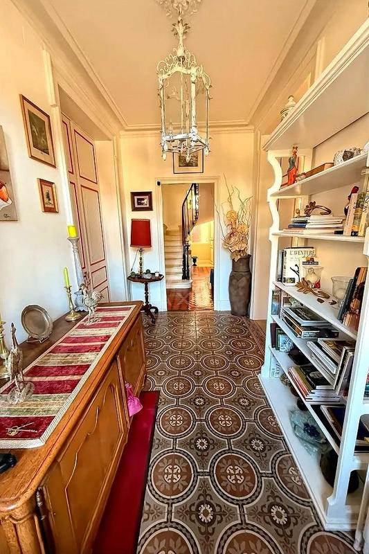 Maison - 331 m² - 11 pièces