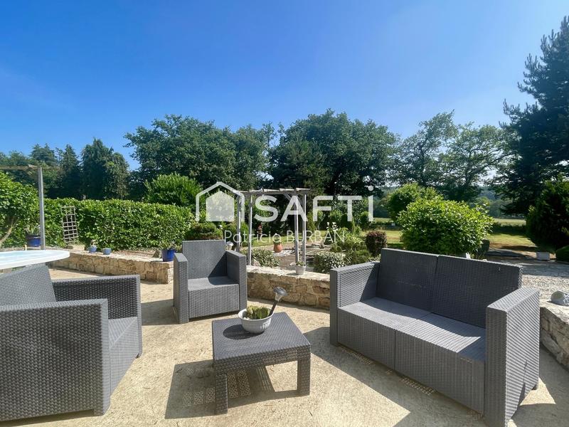 Maison - 234 m² - 8 pièces