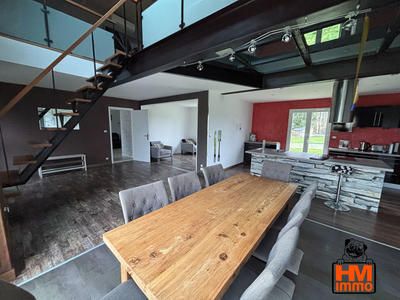 Maison - 210 m² - 7 pièces