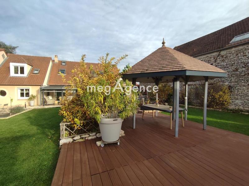 Maison - 203 m² - 10 pièces