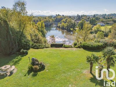 Maison - 230 m² - 7 pièces