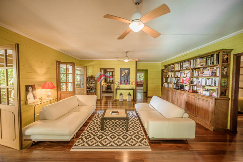 Maison - 200 m² - 6 pièces