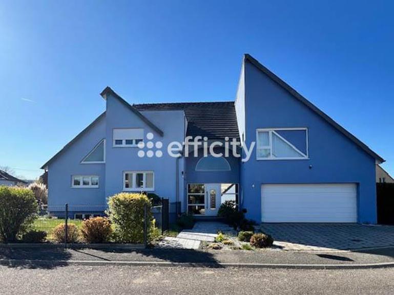 Maison - 214 m² - 8 pièces