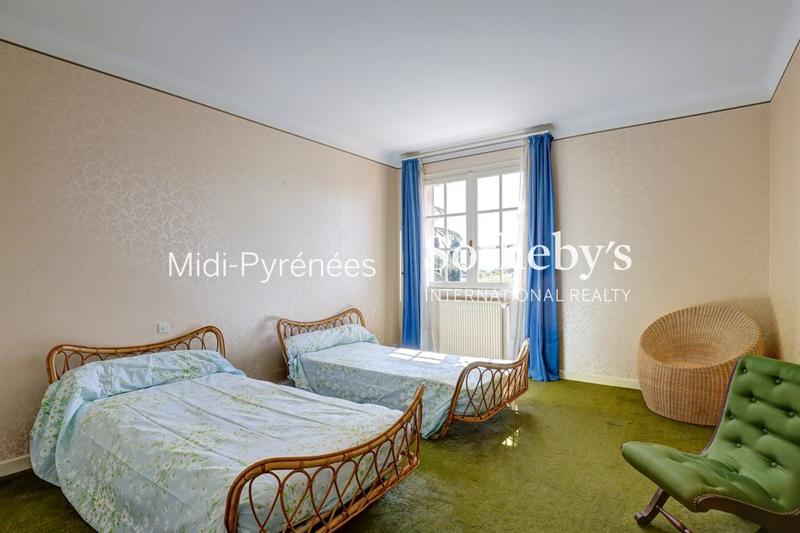 Maison - 242 m² - 6 pièces