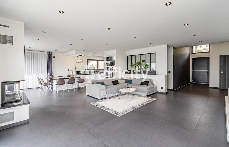 Pavillon - 200 m² - 6 pièces