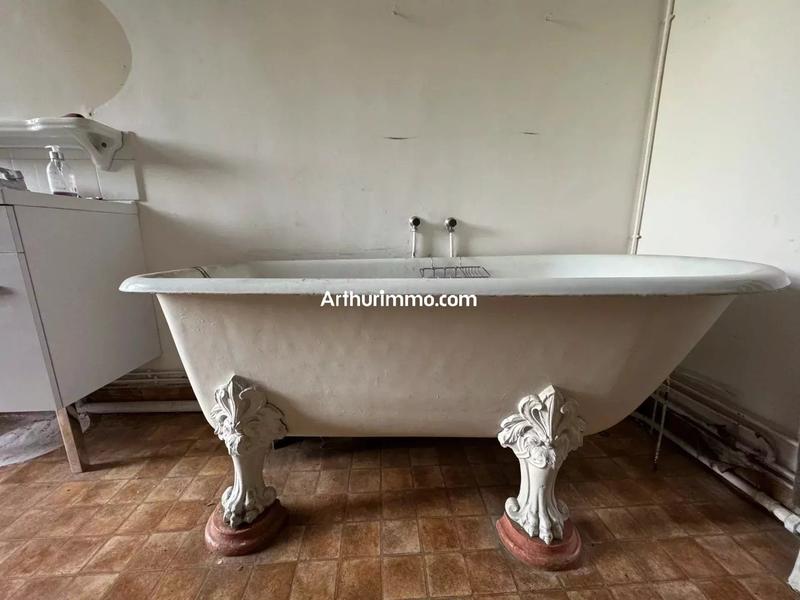 Maison - 470 m² - 16 pièces