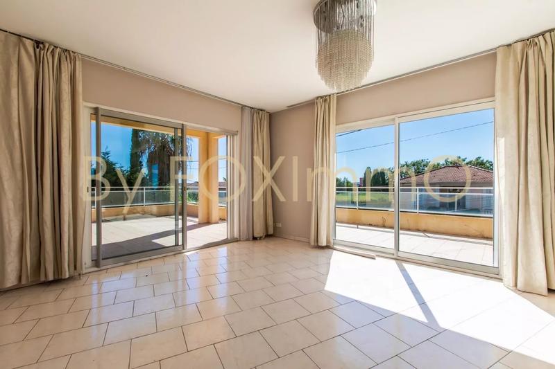 Maison - 334 m² - 8 pièces