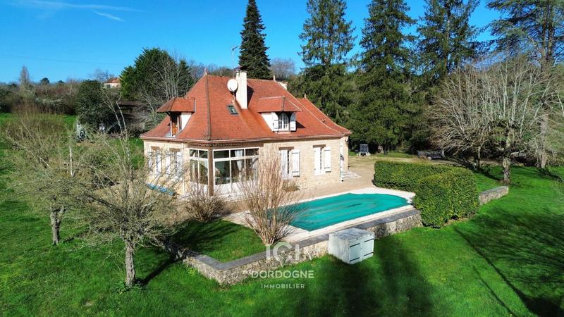 Propriété - 145 m² - 5 pièces