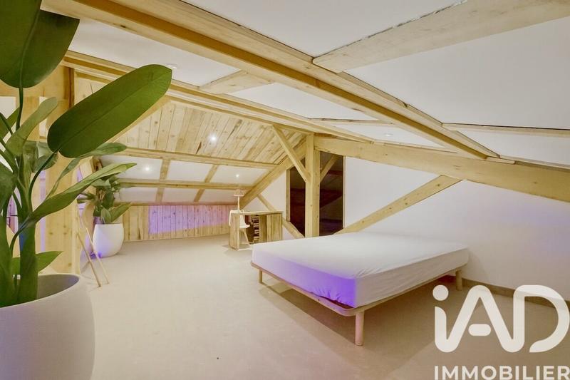 Maison - 140 m² - 9 pièces