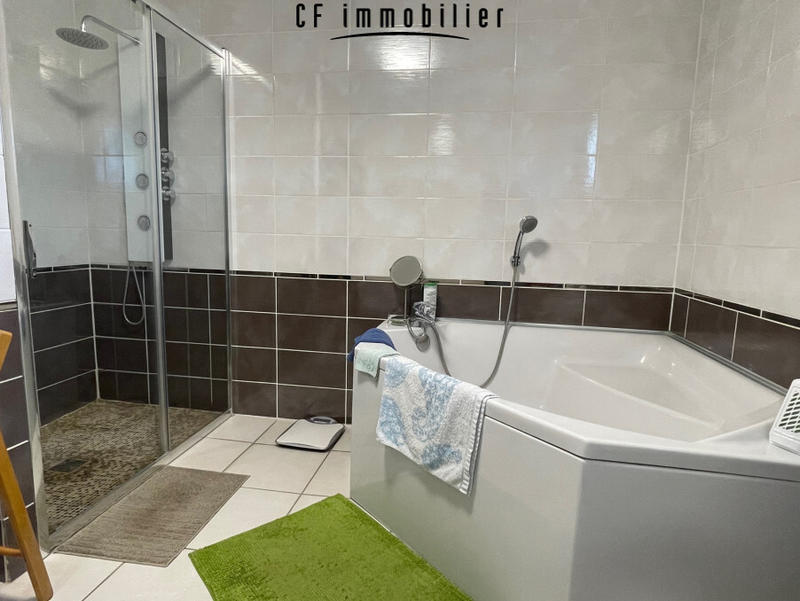 Maison - 220 m² - 6 pièces