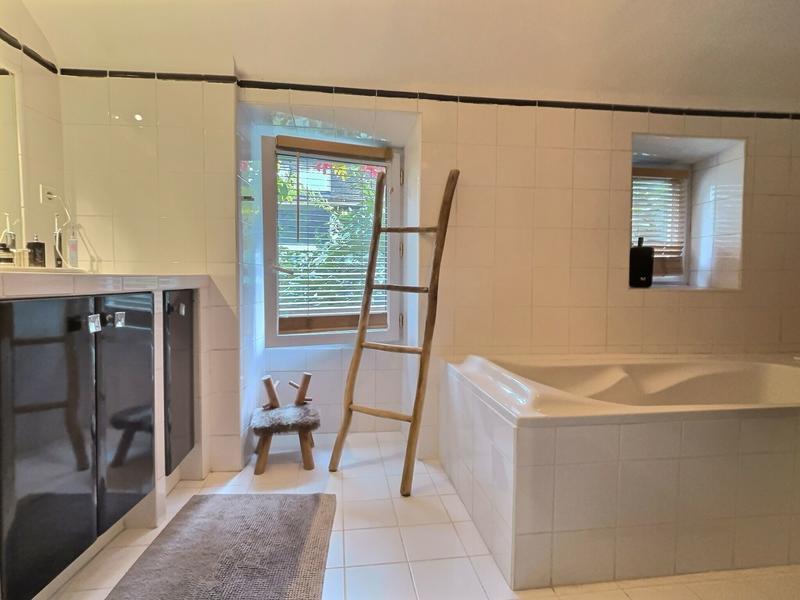 Maison - 417 m² - 15 pièces