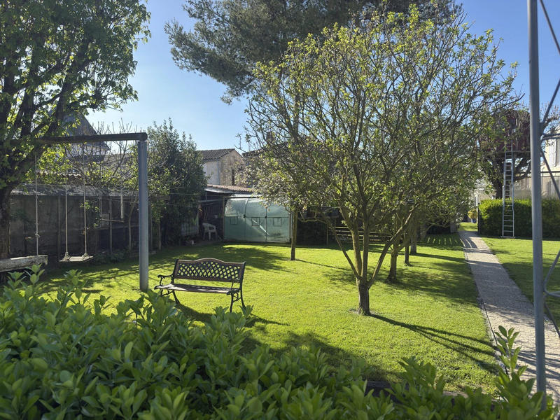 Maison - 450 m² - 10 pièces