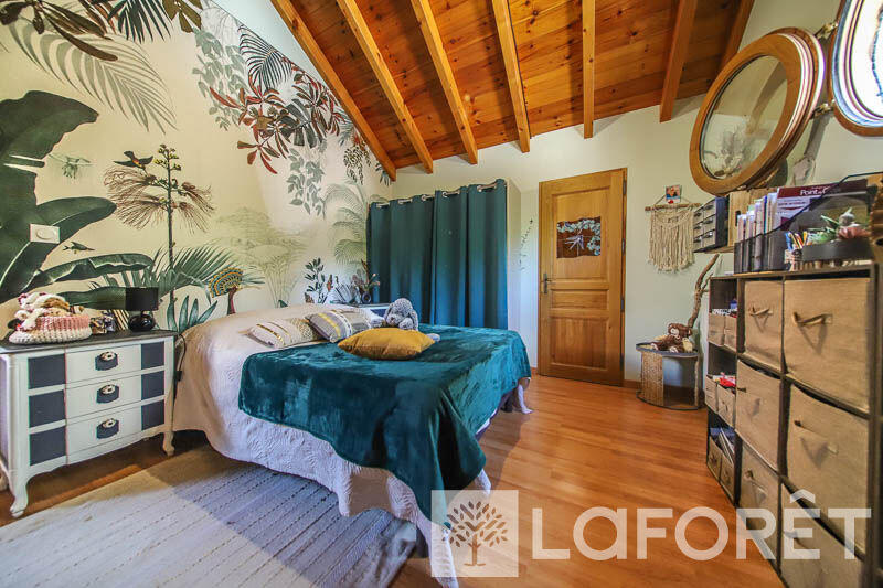 Maison - 166 m² - 8 pièces