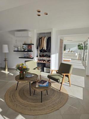 Maison - 460 m² - 6 pièces