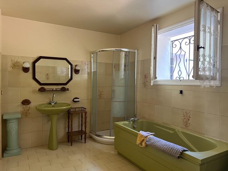 Maison - 260 m² - 6 pièces