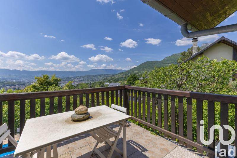 Maison - 222 m² - 8 pièces