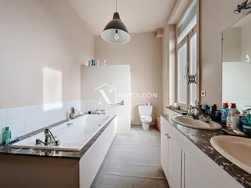 Maison - 260 m² - 7 pièces