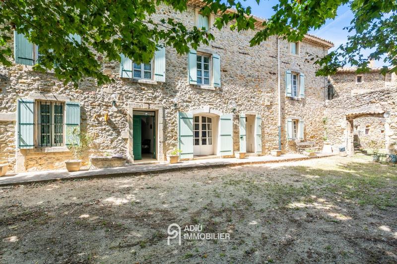 Mas - 635 m² - 20 pièces