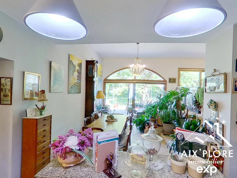 Maison traditionnelle - 248 m² - 7 pièces