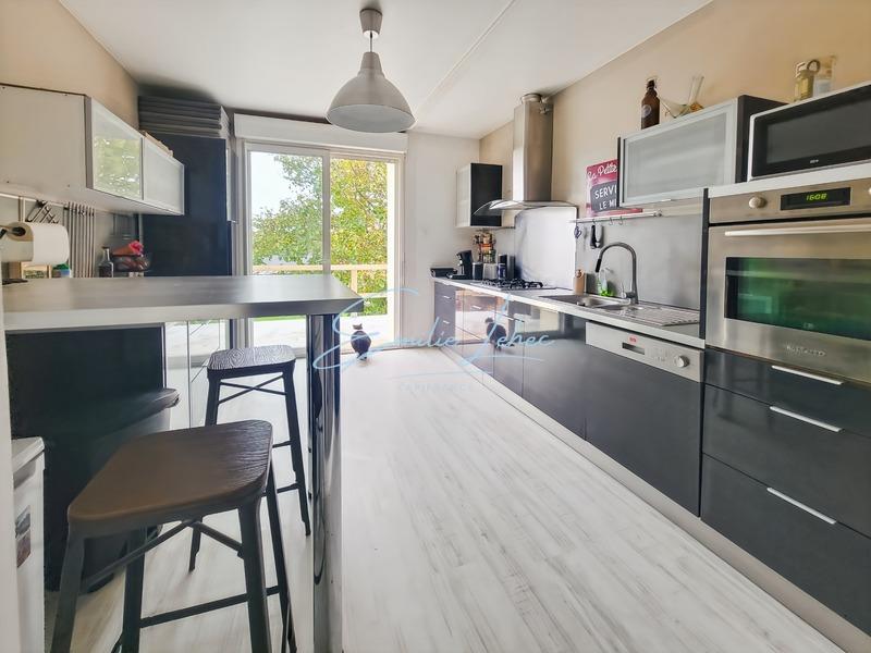 Maison - 180 m² - 8 pièces