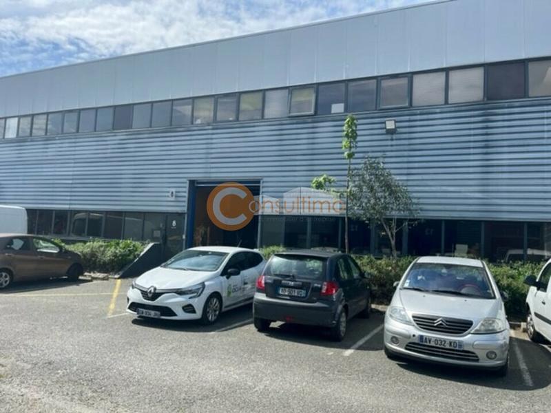 Local d'activité / Entrepôt - 826 m²