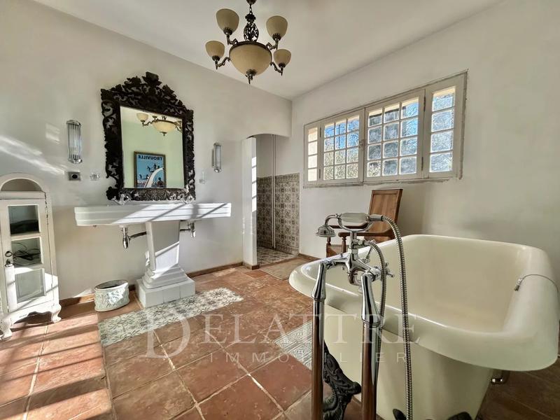 Villa - 230 m² - 10 pièces