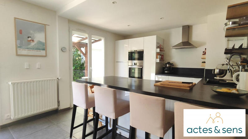 Maison - 94 m² - 6 pièces