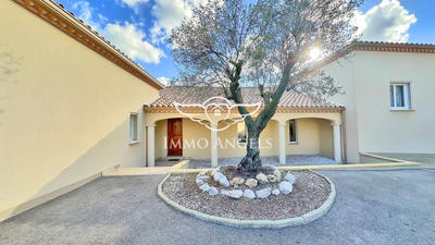 Maison traditionnelle - 240 m² - 8 pièces