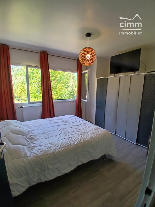 Maison - 240 m² - 4 pièces