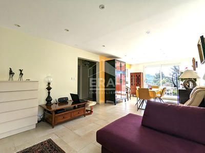 Maison - 233 m² - 10 pièces