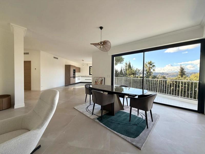 Maison - 212 m² - 6 pièces