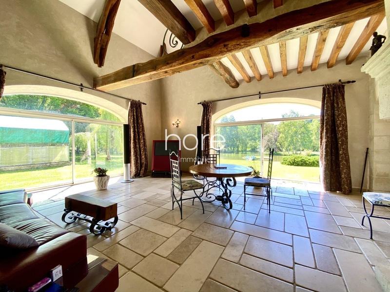 Maison - 300 m² - 10 pièces