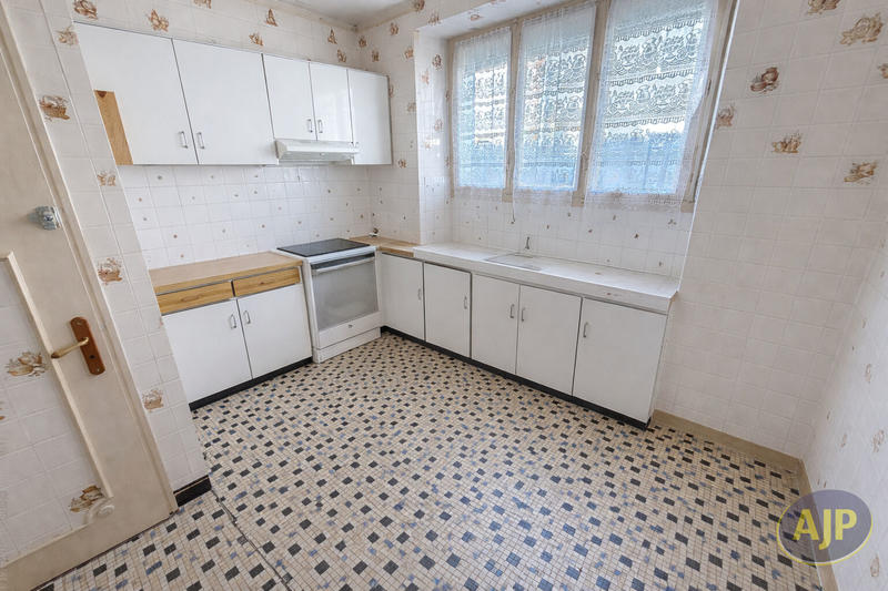 Maison - 177 m² - 9 pièces